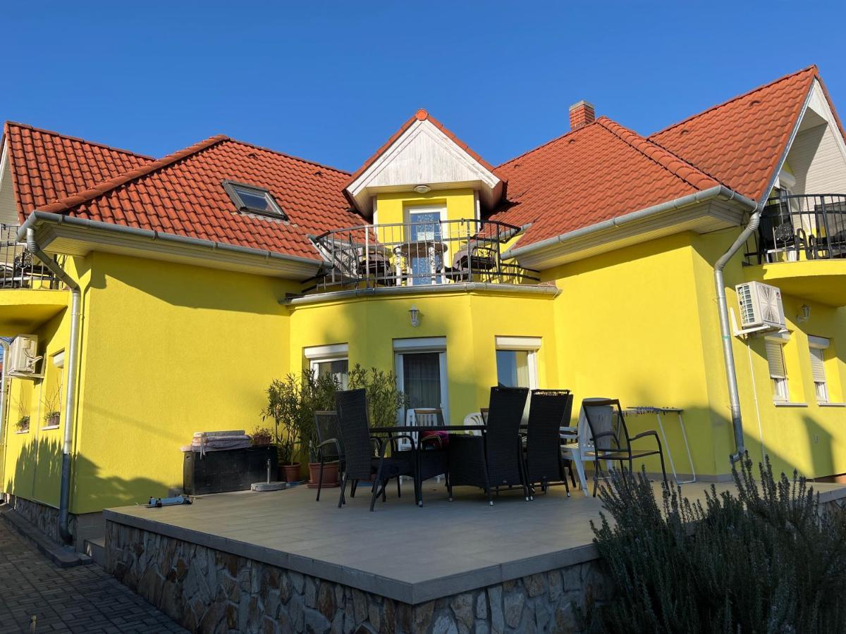 Csikos Apartman Gyenesdias Luaran gambar