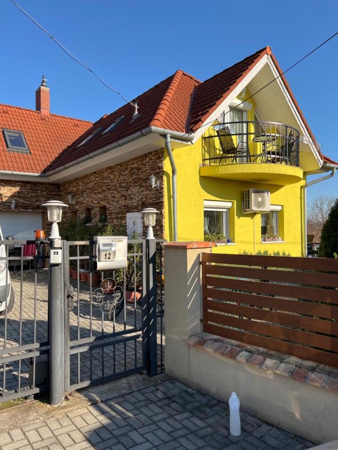 Csikos Apartman Gyenesdias Luaran gambar