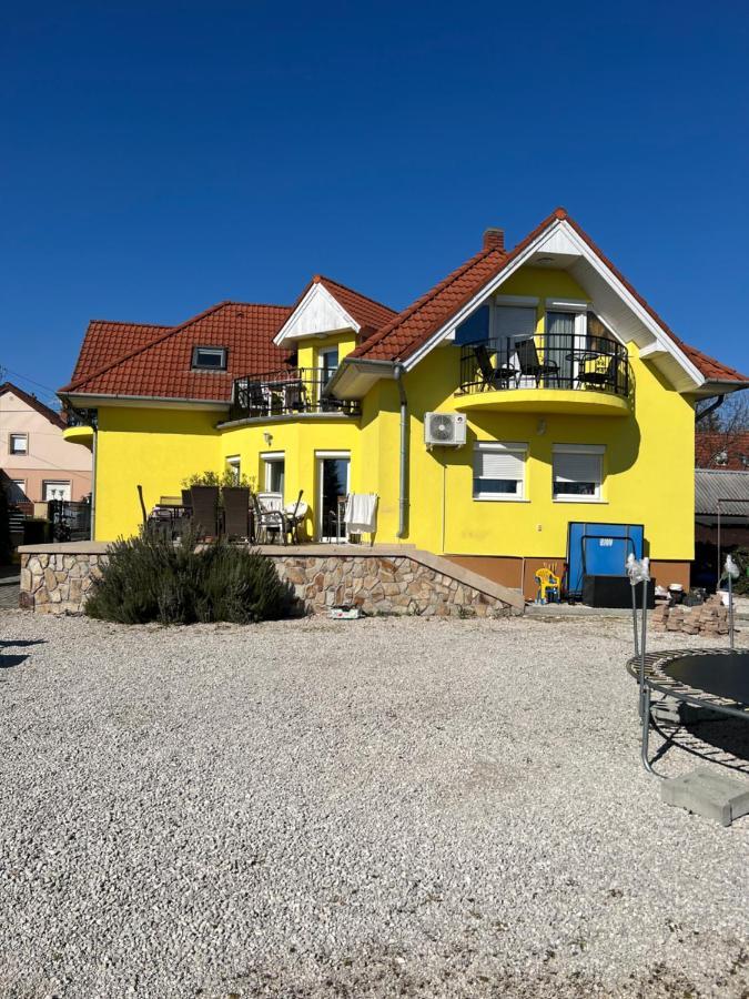 Csikos Apartman Gyenesdias Luaran gambar