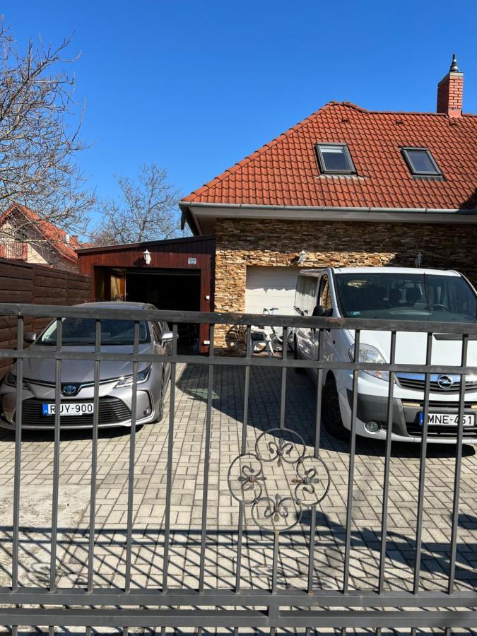 Csikos Apartman Gyenesdias Luaran gambar
