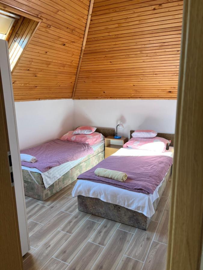 Csikos Apartman Gyenesdias Luaran gambar