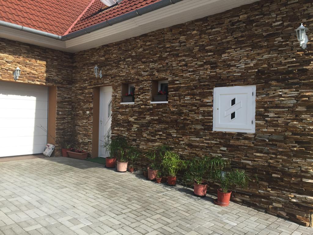 Csikos Apartman Gyenesdias Luaran gambar