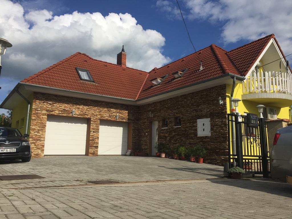Csikos Apartman Gyenesdias Luaran gambar