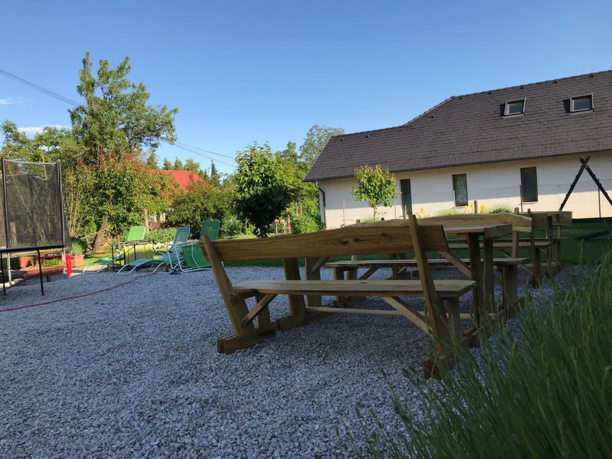 Csikos Apartman Gyenesdias Luaran gambar