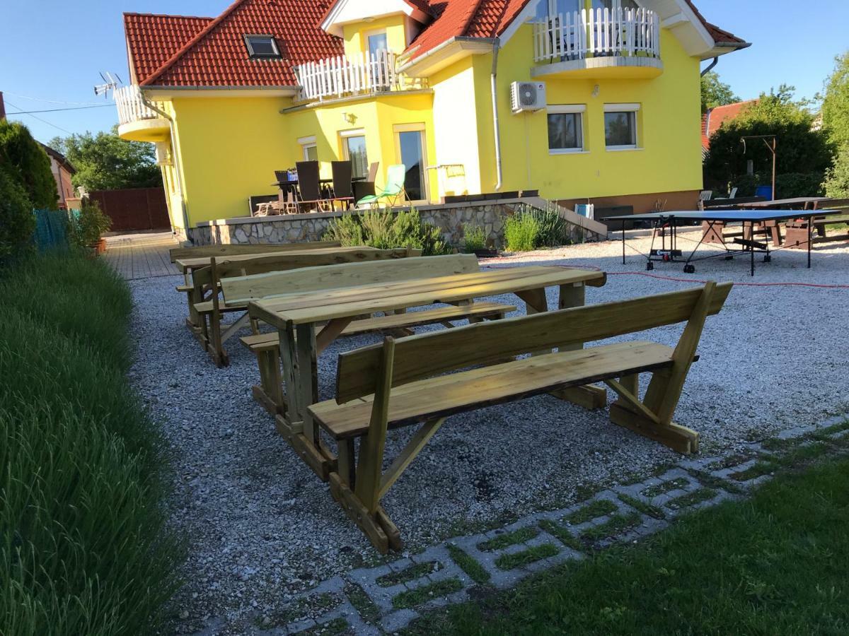 Csikos Apartman Gyenesdias Luaran gambar